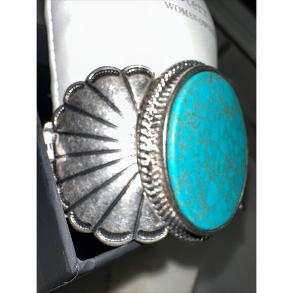 Vintage-Style Bracelet With Faux Turquoise Stone & Silver-Tone Scalloped Design - Picture 2 of 6